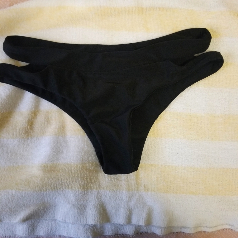 Mikoh Puka Puka Cheeky Bottoms Black